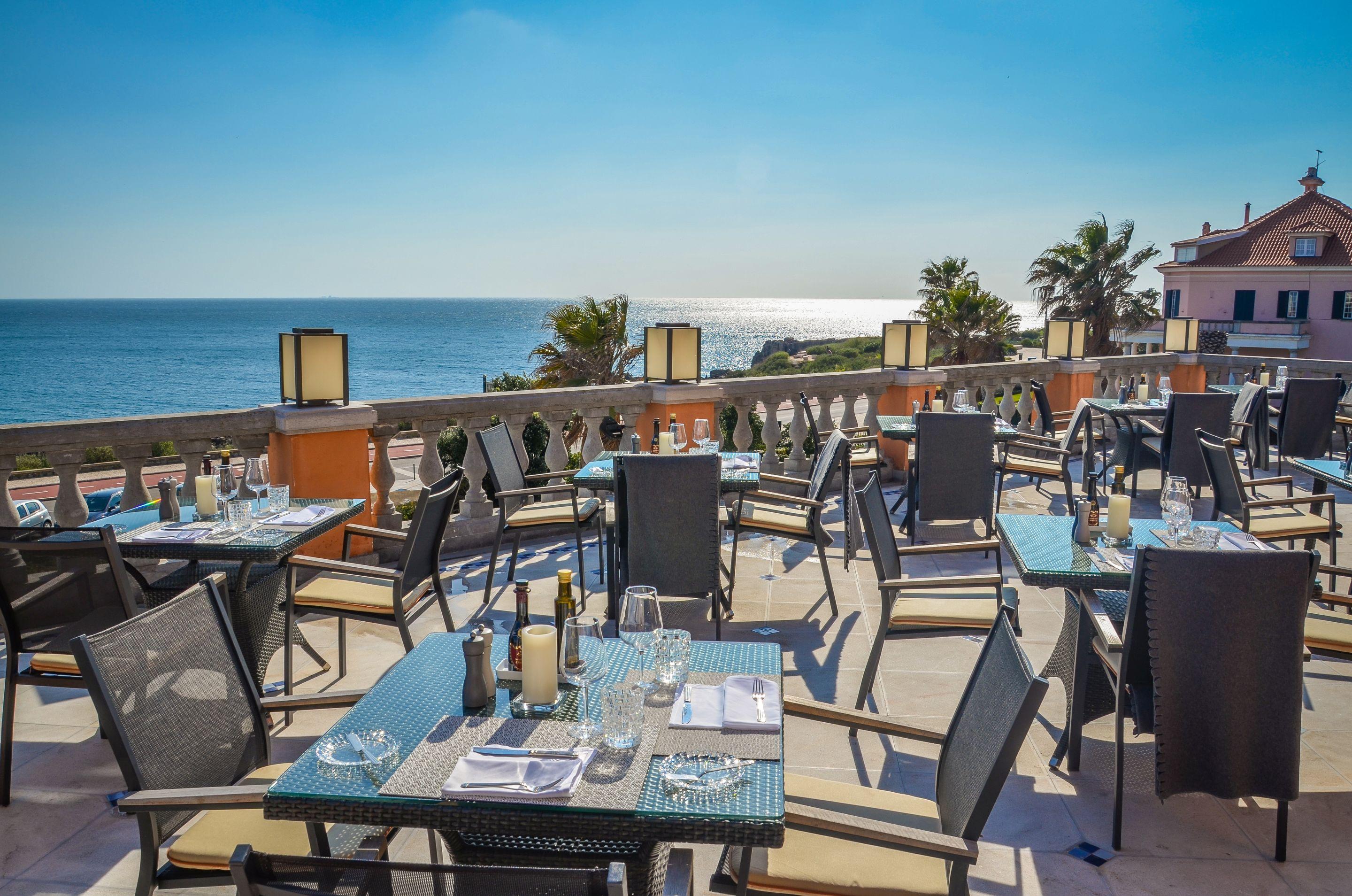Grande Real Villa Itália Hotel&Spa Cascais Esterno foto The rooftop terrace at the Hotel Indigo San Diego