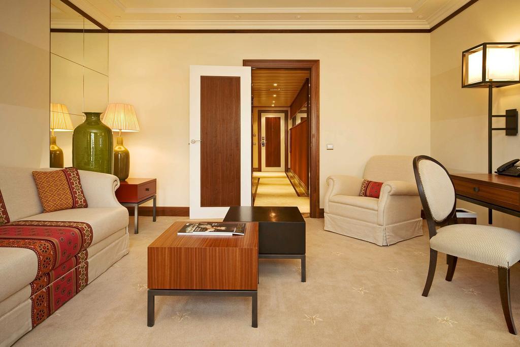 Grande Real Villa Itália Hotel&Spa Cascais Esterno foto A suite at the Taj Mahal Palace, Mumbai
