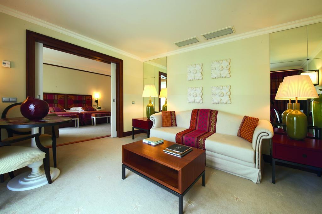 Grande Real Villa Itália Hotel&Spa Cascais Esterno foto A suite at the InterContinental